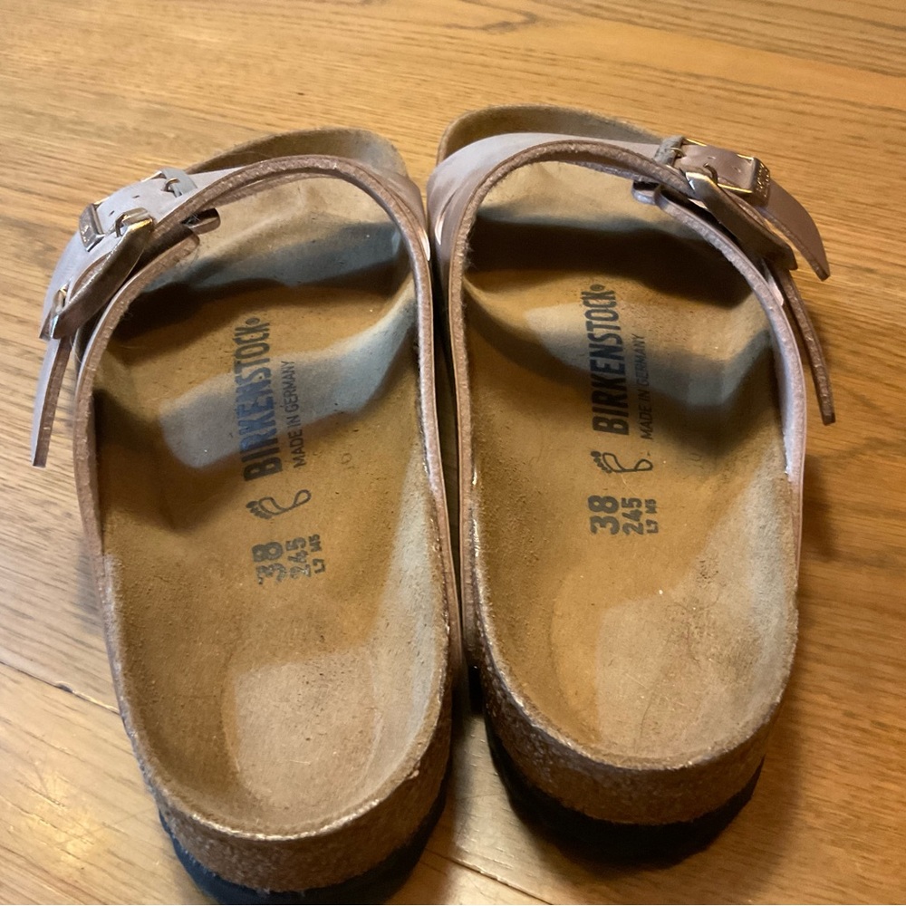 Women’s new Birkenstock sz 7 sandal bronze